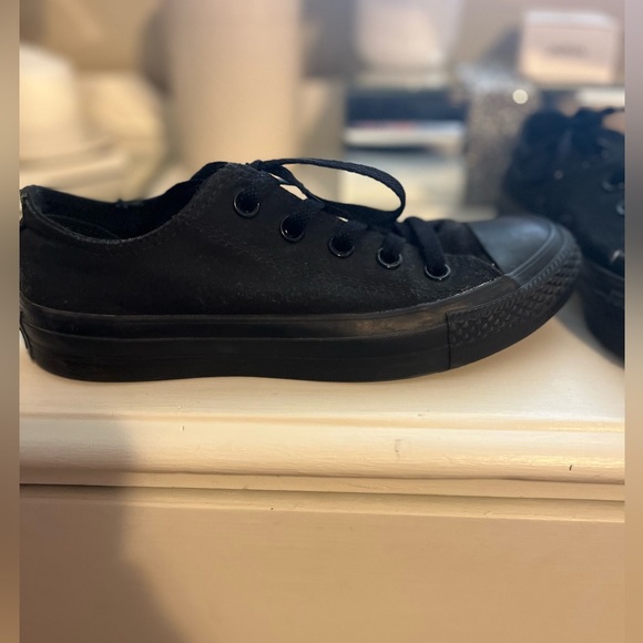 Black converse size 6 - Picture 3 of 3